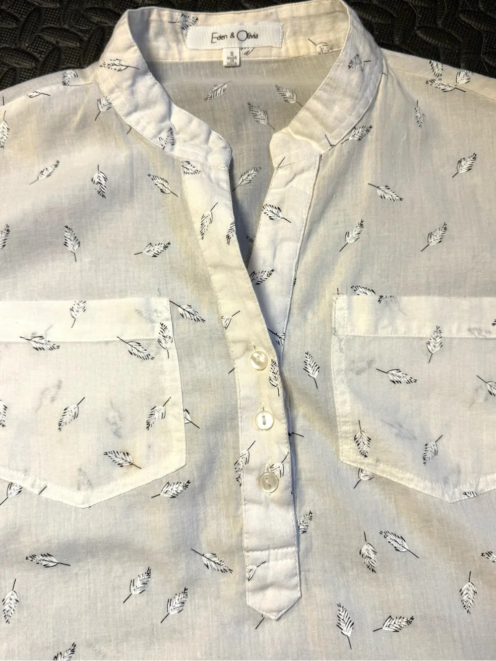 Eden & Olivia White Feather Print Cotton Blouse Size Small